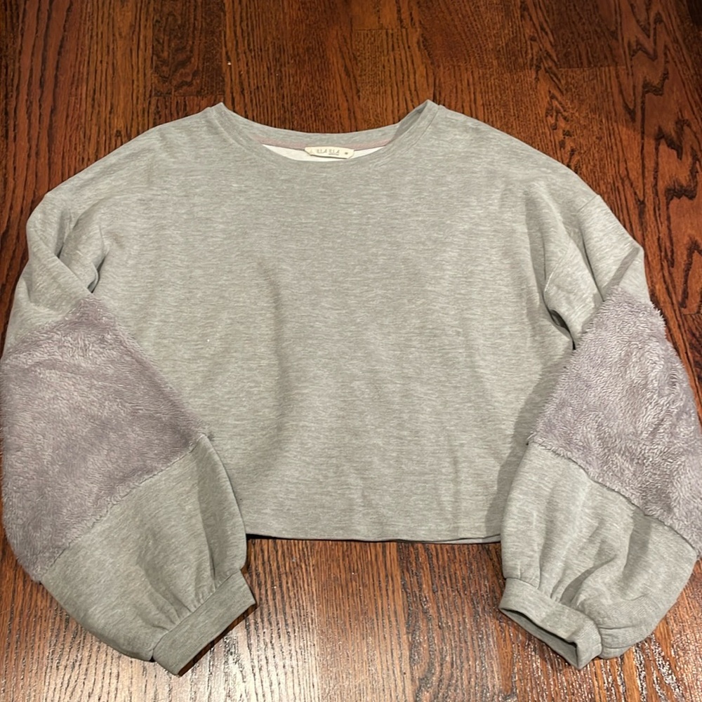 Gray Sweater (M)